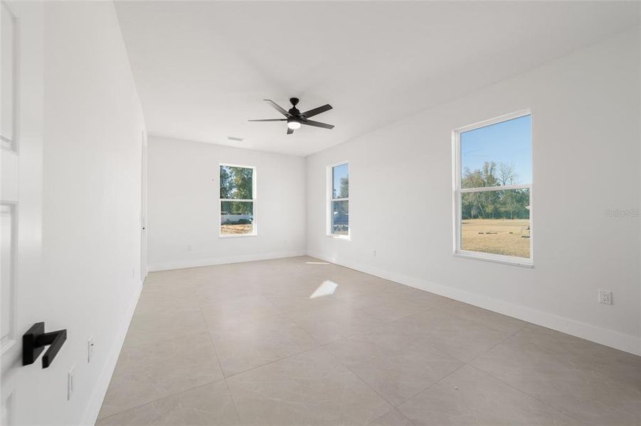 Spacious, unfurnished interior of a new home in , Ocala (Image 47).