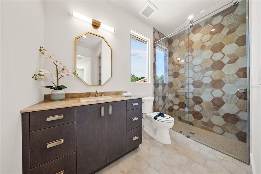 Furnished interior view inside a new home in , Orlando (Image 6).