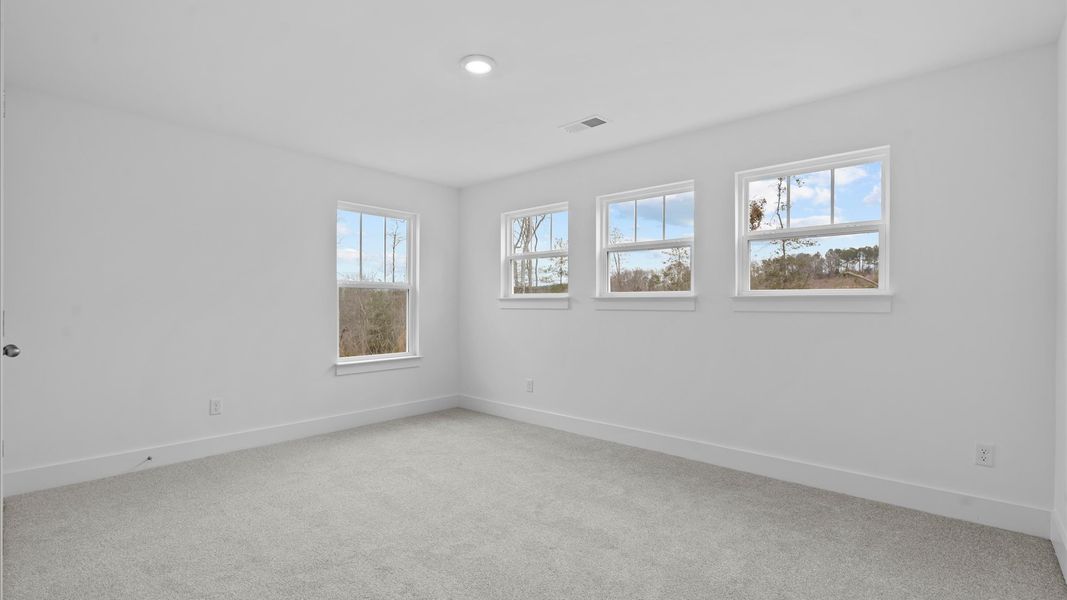 Memorable space offering plush carpet underfoot and a thoughtfully planned walk-in closet located in Moore, SC