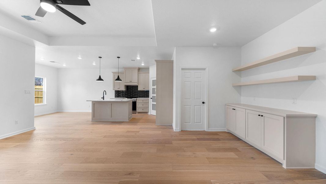 Spacious, unfurnished interior of a new home in , Giddings (Image 14).