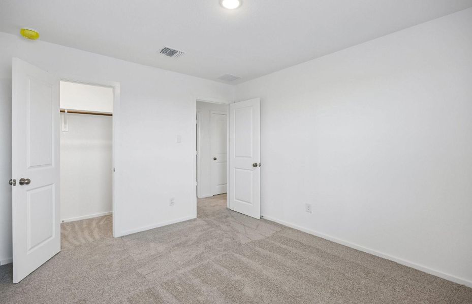 Spacious, unfurnished interior of a new home in Stokesbury, Waller (Image 31).