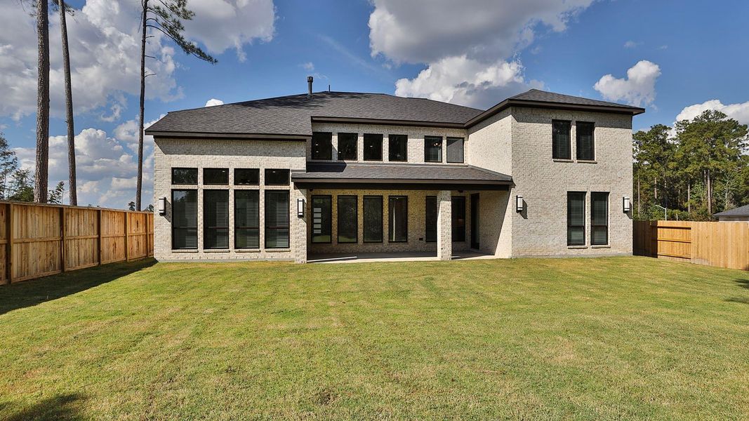 Exterior details and patio area of a home in Evergreen 70', Conroe (Image 2). Exterior details and patio area of a home in Evergreen 70', Conroe (Image 2).