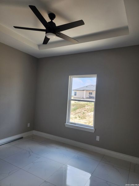 Spacious, unfurnished interior of a new home in , Eagle Pass (Image 7).