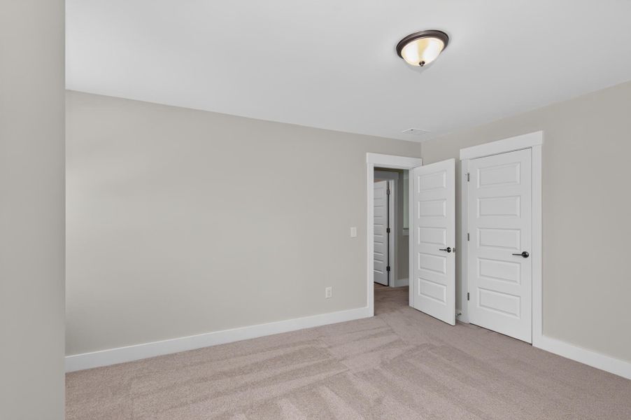 Spacious, unfurnished interior of a new home in Highland Bluff, Aiken (Image 20).