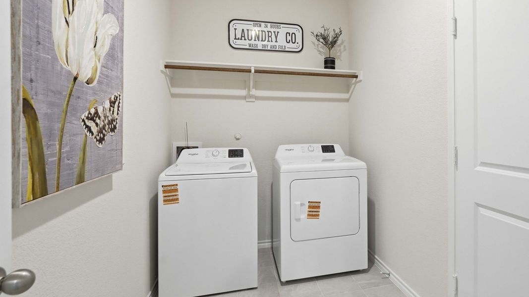 Representative furnished interior of a home built from the HANNA by D.R. Horton in Blaire Lake, Tyler (Image 32). Representative furnished interior of a home built from the HANNA by D.R. Horton in Blaire Lake, Tyler (Image 32).