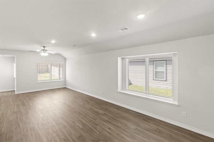 Spacious, unfurnished interior of a new home in Retreat at Fossil Creek, Fort Worth (Image 9).