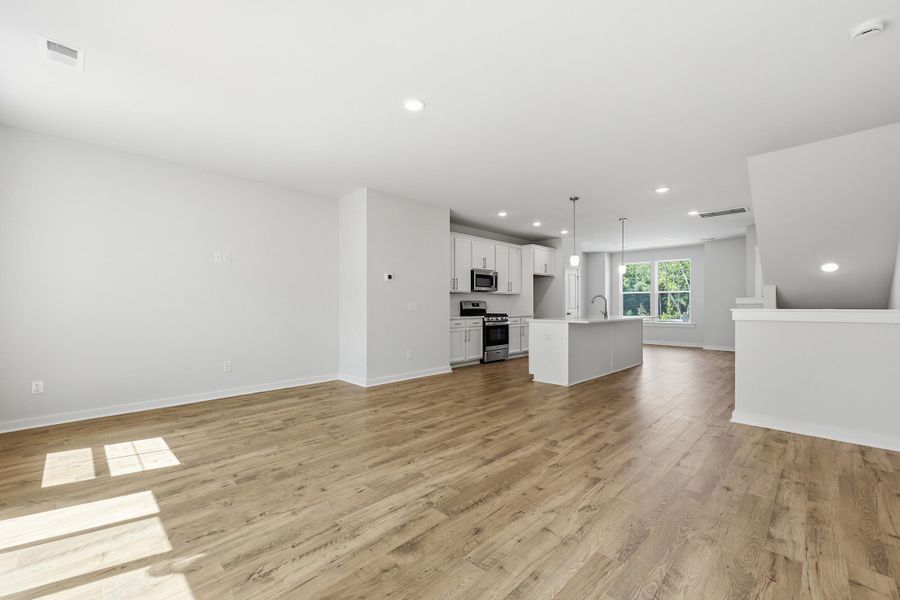 Spacious, unfurnished interior of a new home in Rhetts Cove, Johns Island (Image 31). Spacious, unfurnished interior of a new home in Rhetts Cove, Johns Island (Image 31).