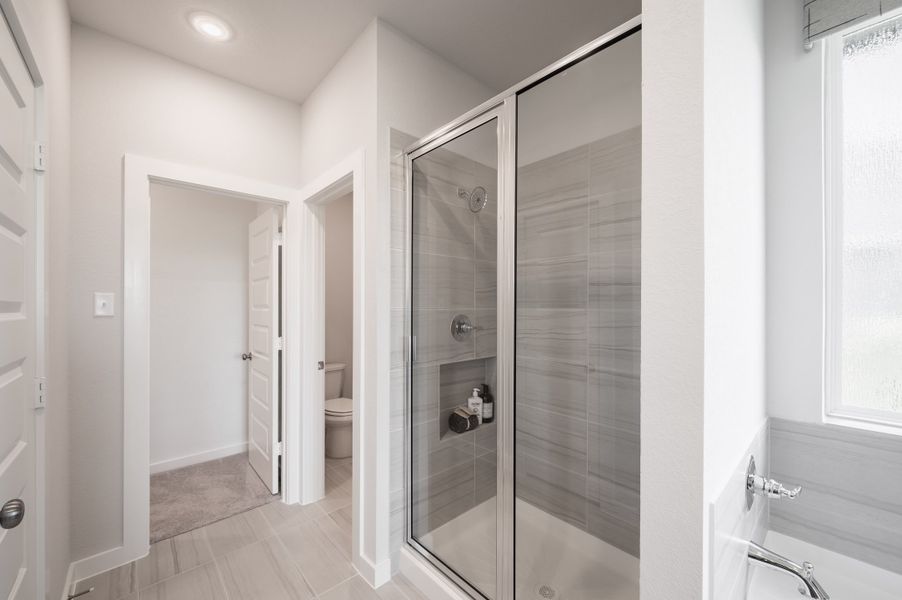 Representative furnished interior of a home built from the Yellowstar by Tri Pointe Homes in Mason Woods, Cypress (Image 39).