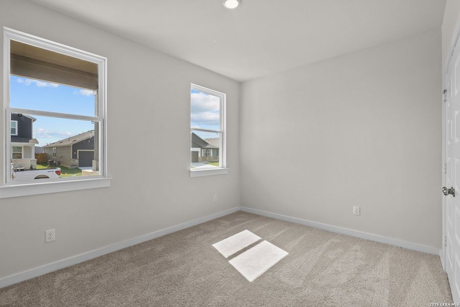 Spacious, unfurnished interior of a new home in Hiddenbrooke, Seguin (Image 17).