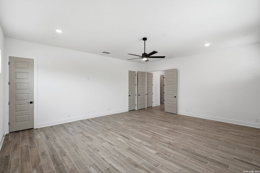 Spacious, unfurnished interior of a new home in Caliza Reserve, Boerne (Image 17). Spacious, unfurnished interior of a new home in Caliza Reserve, Boerne (Image 17).