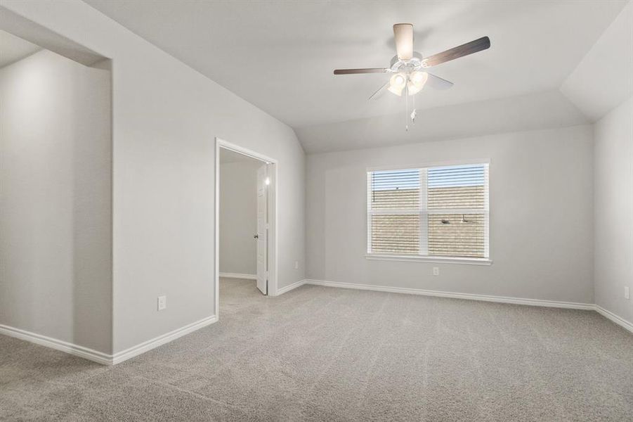Spacious, unfurnished interior of a new home in Rocky Creek Crossing, Fort Worth (Image 12).