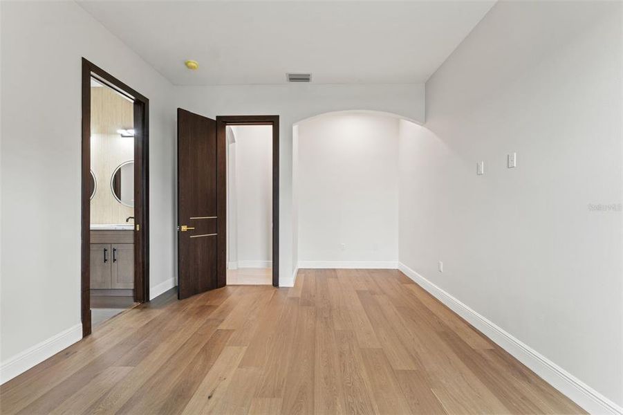 Spacious, unfurnished interior of a new home in , Trinity (Image 74).