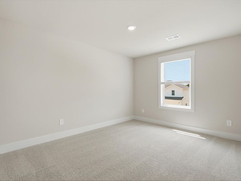Spacious, unfurnished interior of a new home in Ashby Woods, Boiling Springs (Image 20).