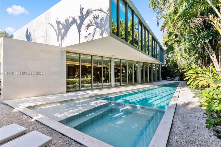 Exterior details and patio area of a home in , Miami (Image 36).