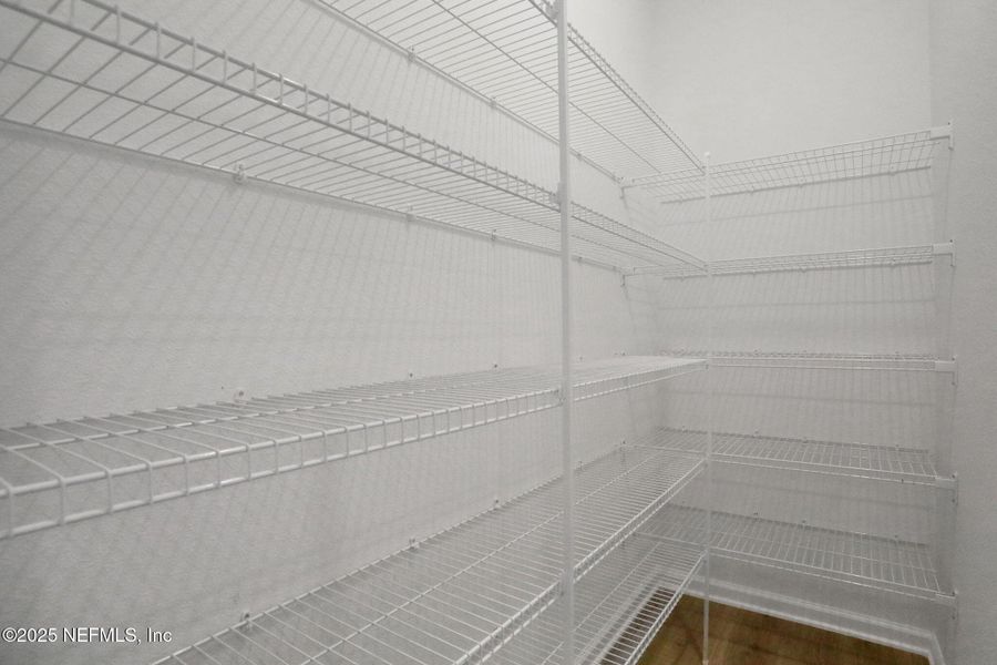 Spacious, unfurnished interior of a new home in Jennings Farm, Middleburg (Image 35).