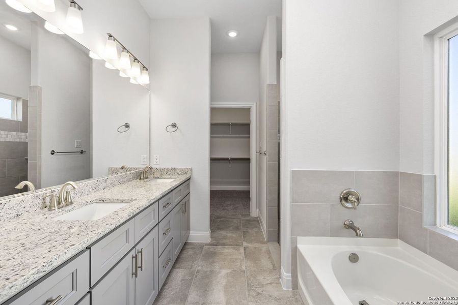 Furnished interior view inside a new home in , Seguin (Image 5).