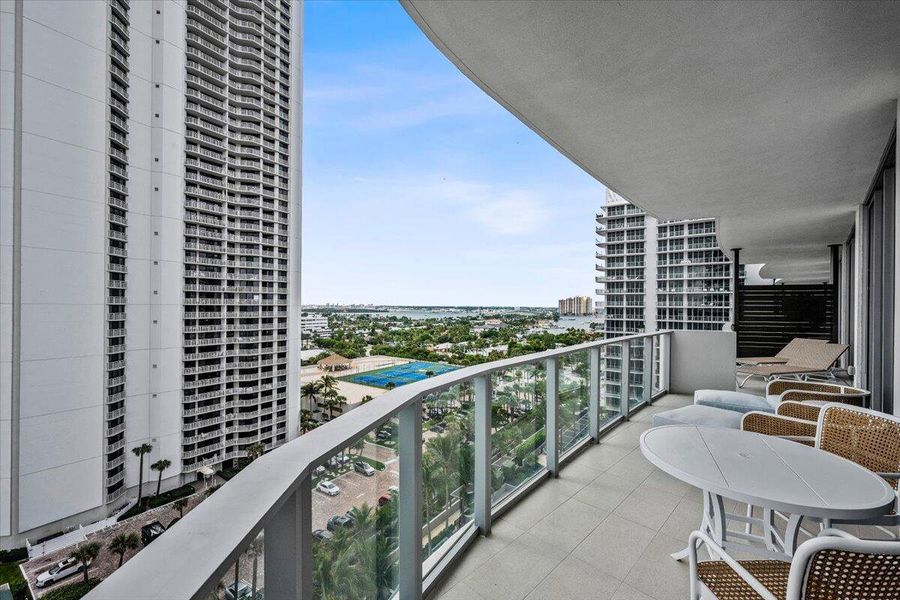 Condo located in West Palm Beach, FL showcasing its design and architecture (Image 47).