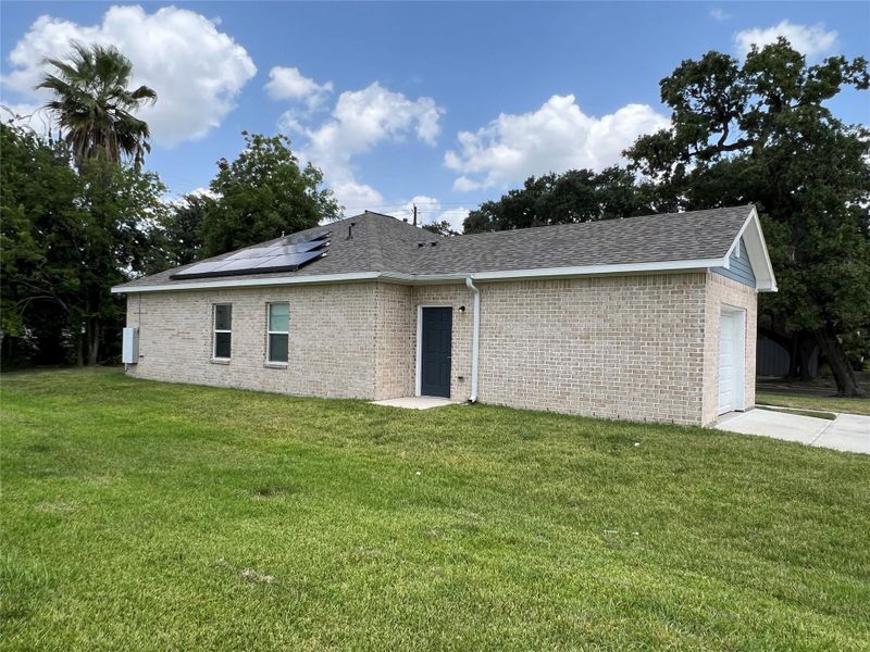 Exterior details and patio area of a home in , Houston (Image 4).