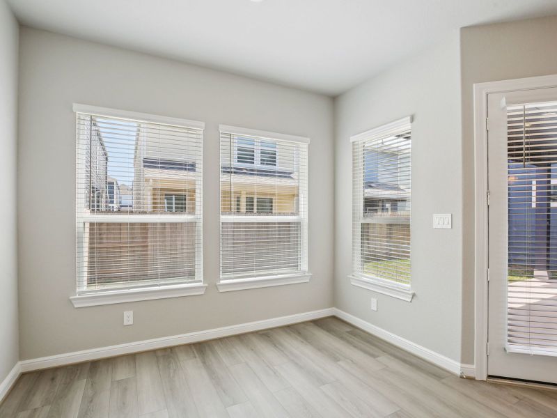Spacious, unfurnished interior of a new home in Kemah Crossing - Luxe Series, Kemah (Image 11).