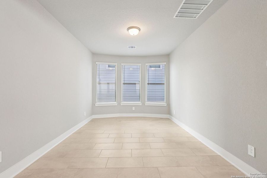 Spacious, unfurnished interior of a new home in Legendary Trails - Premier Series, Cibolo (Image 30).