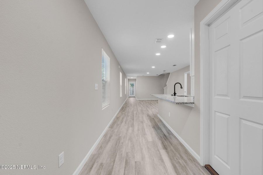 Spacious, unfurnished interior of a new home in , Jacksonville (Image 23).