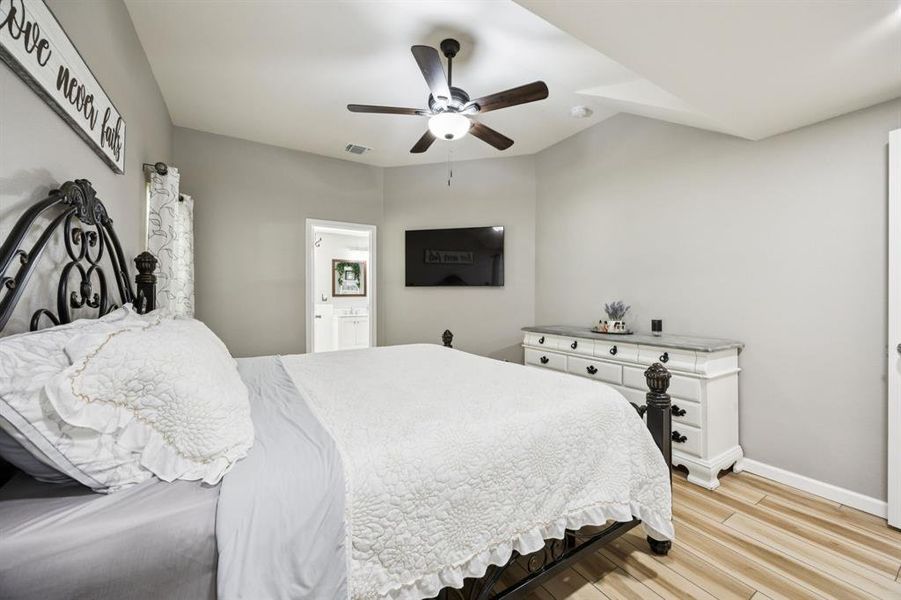 Furnished interior view inside a new home in , Weatherford (Image 15).