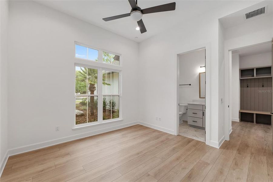 Spacious, unfurnished interior of a new home in , Gainesville (Image 24).