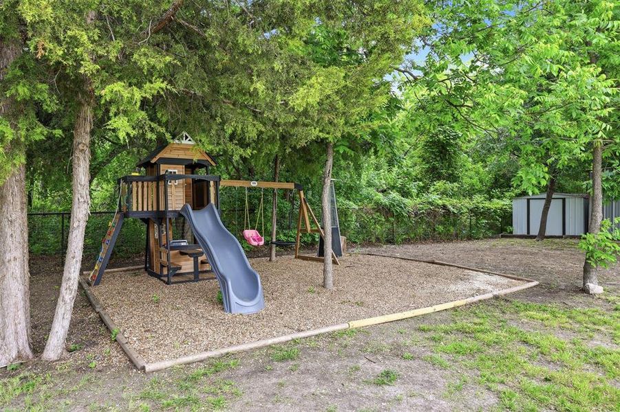 Community amenities in , Azle (Image 32).