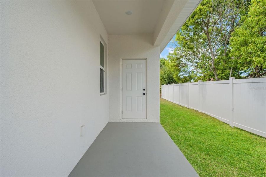 Exterior details and patio area of a home in , Holiday (Image 20).