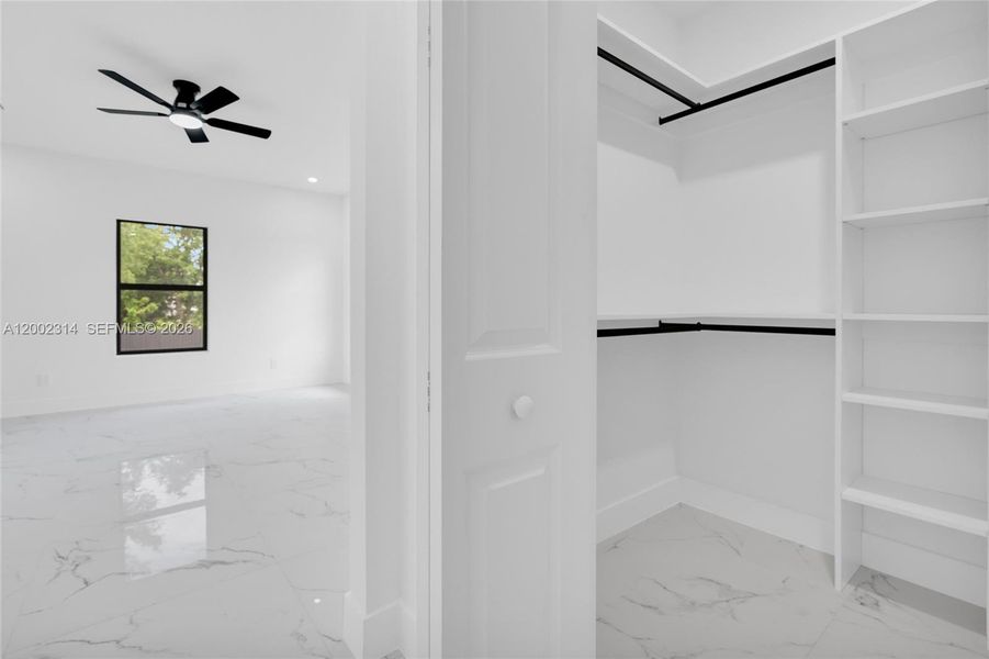 Spacious, unfurnished interior of a new home in , Lehigh Acres (Image 14).