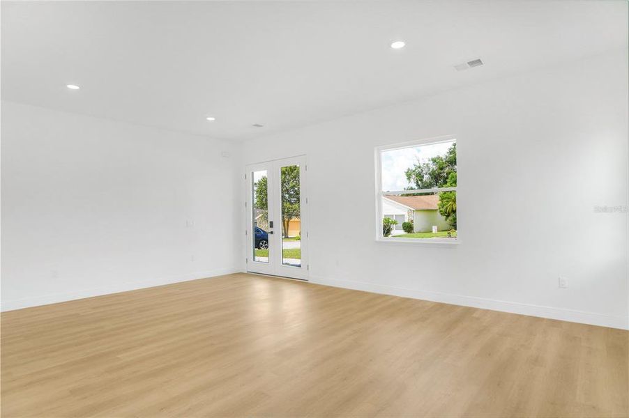 Spacious, unfurnished interior of a new home in , Apopka (Image 42).