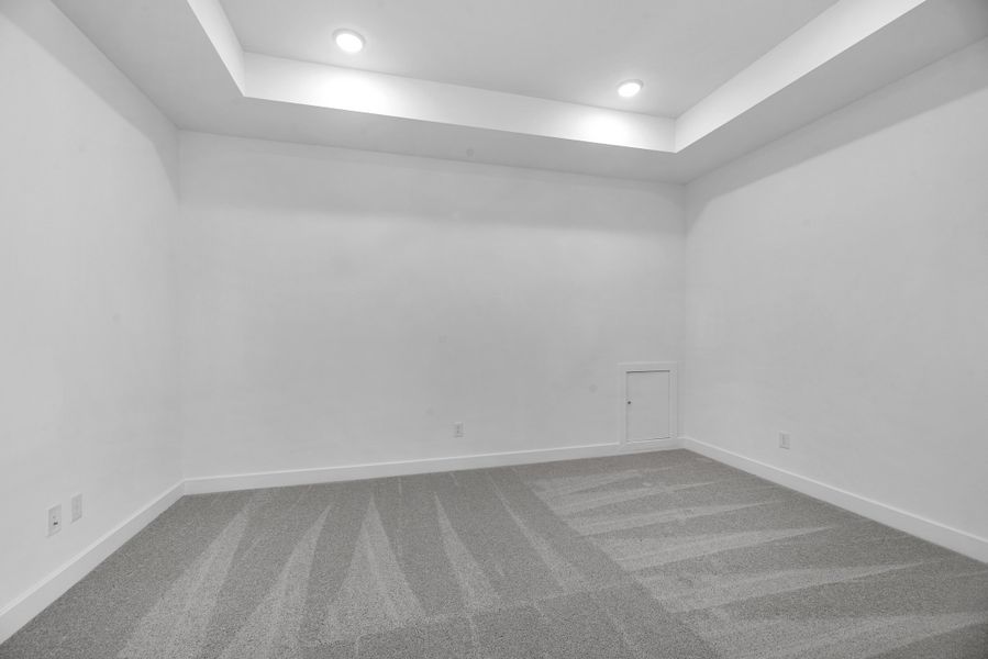 Spacious, unfurnished interior of a new home in Sienna, Missouri City (Image 15).