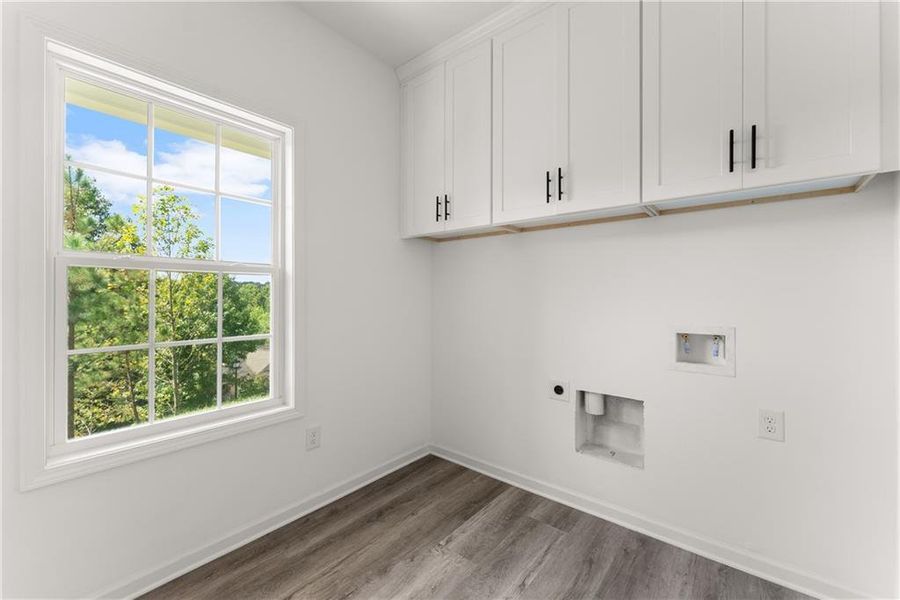 Spacious, unfurnished interior of a new home in , Gainesville (Image 11).