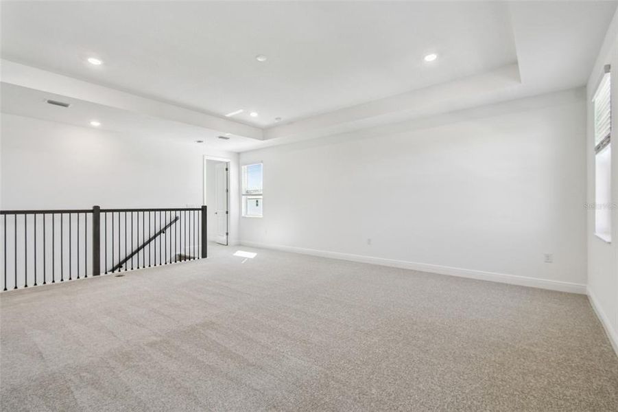 Spacious, unfurnished interior of a new home in Hawkstone, Sarasota (Image 15).