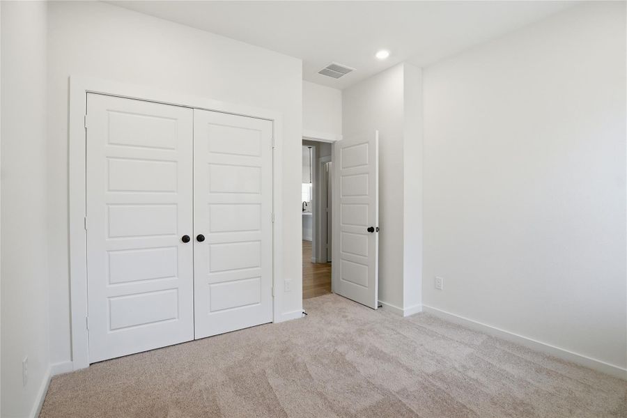 Spacious, unfurnished interior of a new home in Foxtail Palms, Manvel (Image 33).