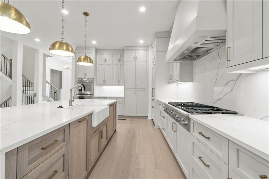 Spectacular appliance options in this lovely kitchen!