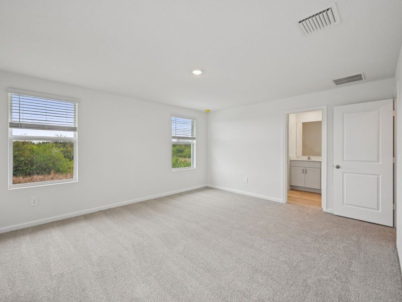 Spacious, unfurnished interior of a new home in Tidewater, Fort Pierce (Image 14).