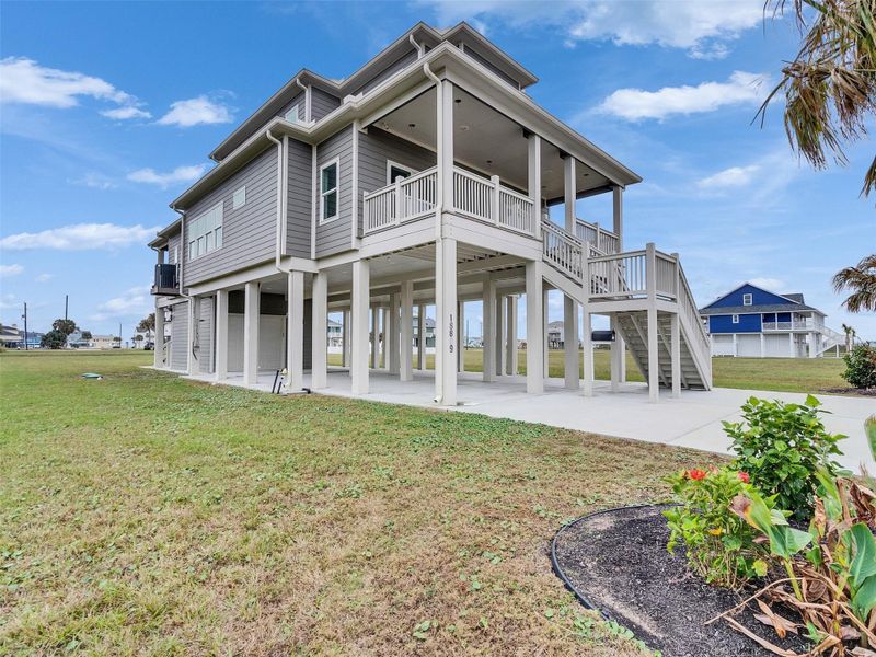 Exterior details and patio area of a home in , Galveston (Image 24).