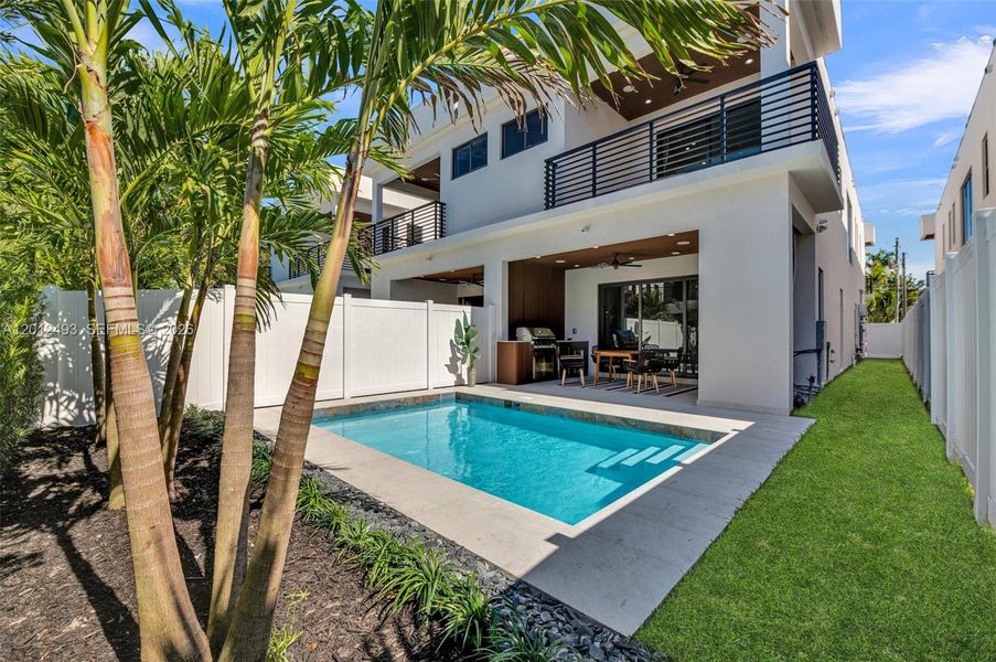 Exterior details and patio area of a home in , Fort Lauderdale (Image 26).