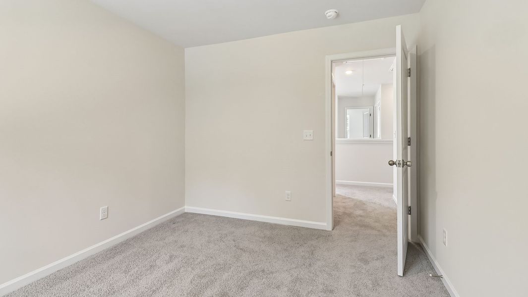 Spacious, unfurnished interior of a new home in Sease's Pond, Gilbert (Image 21).