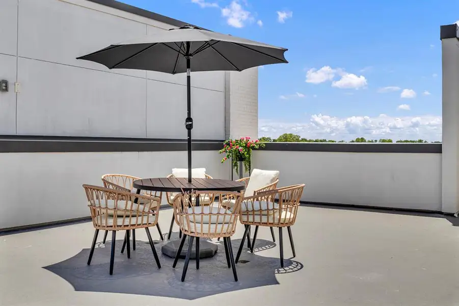 Exterior details and patio area of a home in , Dallas (Image 3).