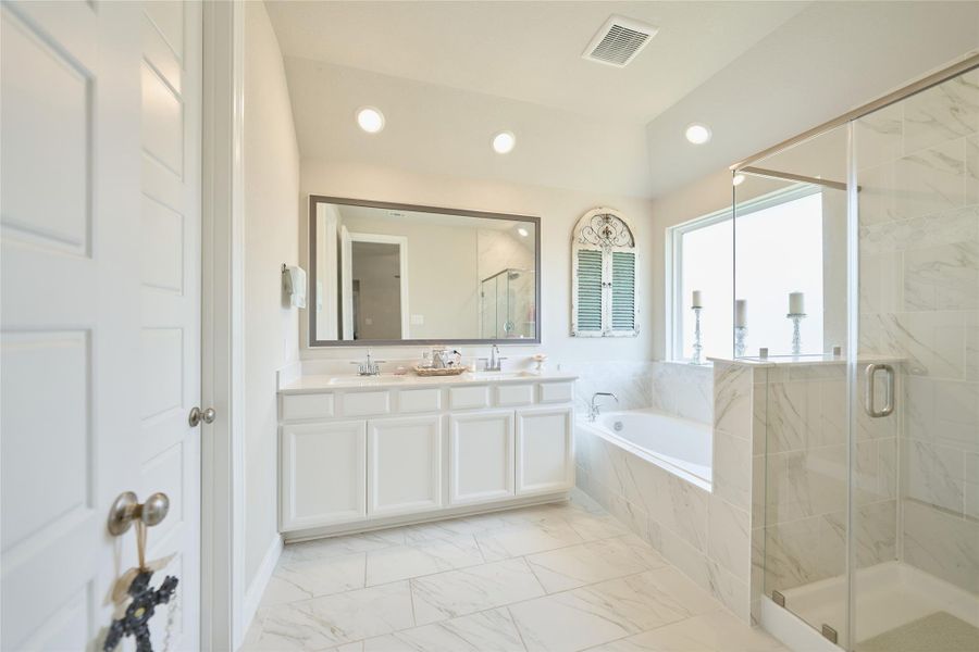 Furnished interior view inside a new home in Montgomery Oaks - Estate, Conroe (Image 9). Furnished interior view inside a new home in Montgomery Oaks - Estate, Conroe (Image 9).