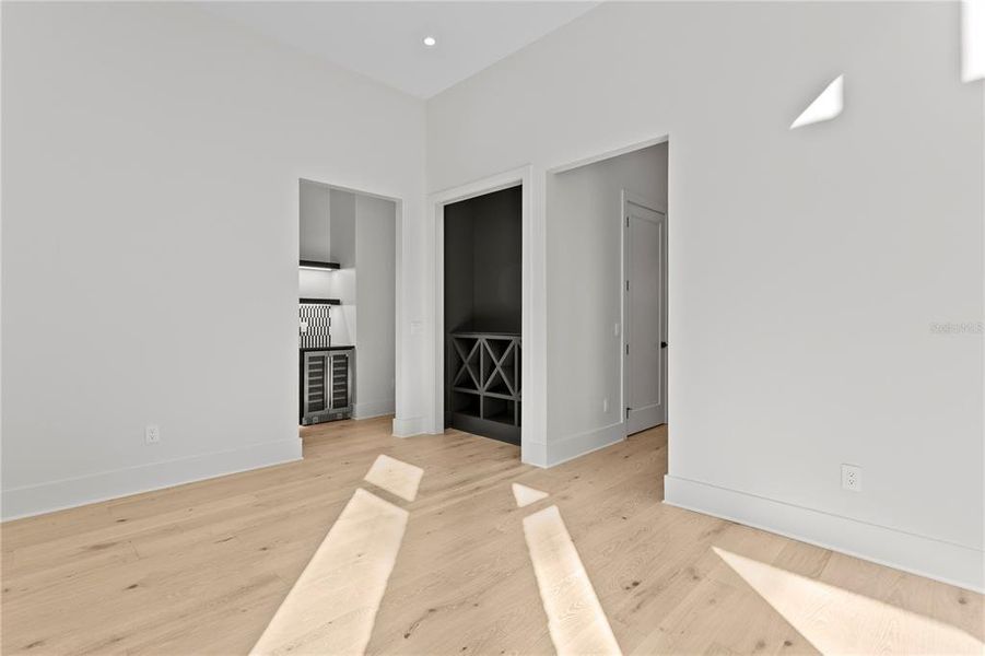 Spacious, unfurnished interior of a new home in , Tampa (Image 26).