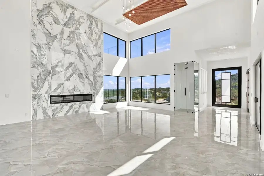 Spacious, unfurnished interior of a new home in , San Antonio (Image 108).