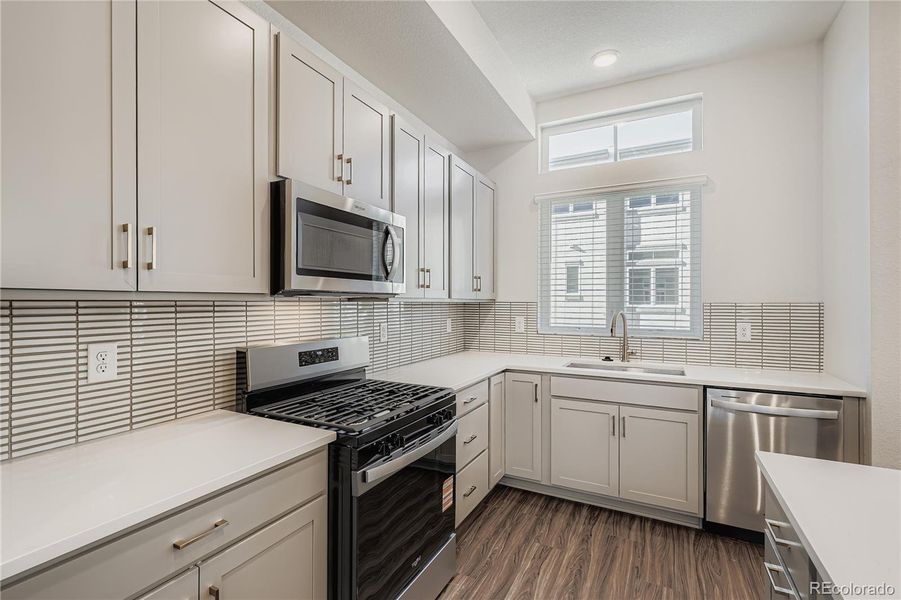 Dedicated island w/quartz