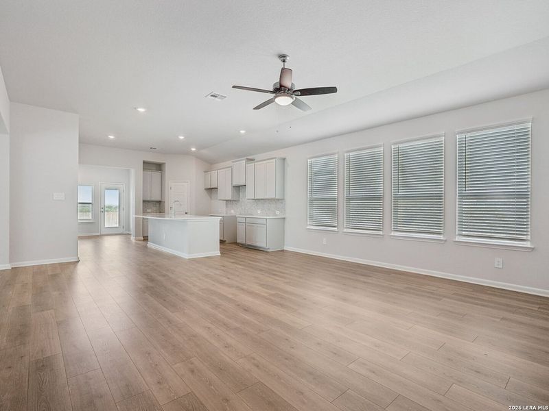 Spacious, unfurnished interior of a new home in , San Antonio (Image 14).