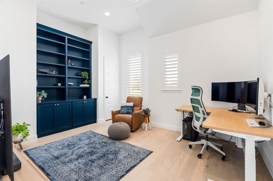 Flexible 5th bedroom, office, or media room with custom built-in cabinetry.