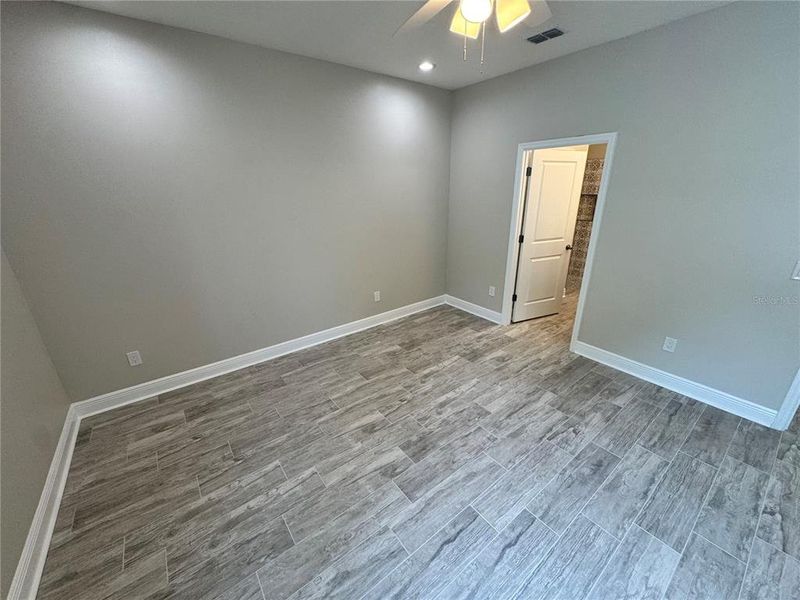 Spacious, unfurnished interior of a new home in , Dade City (Image 54).