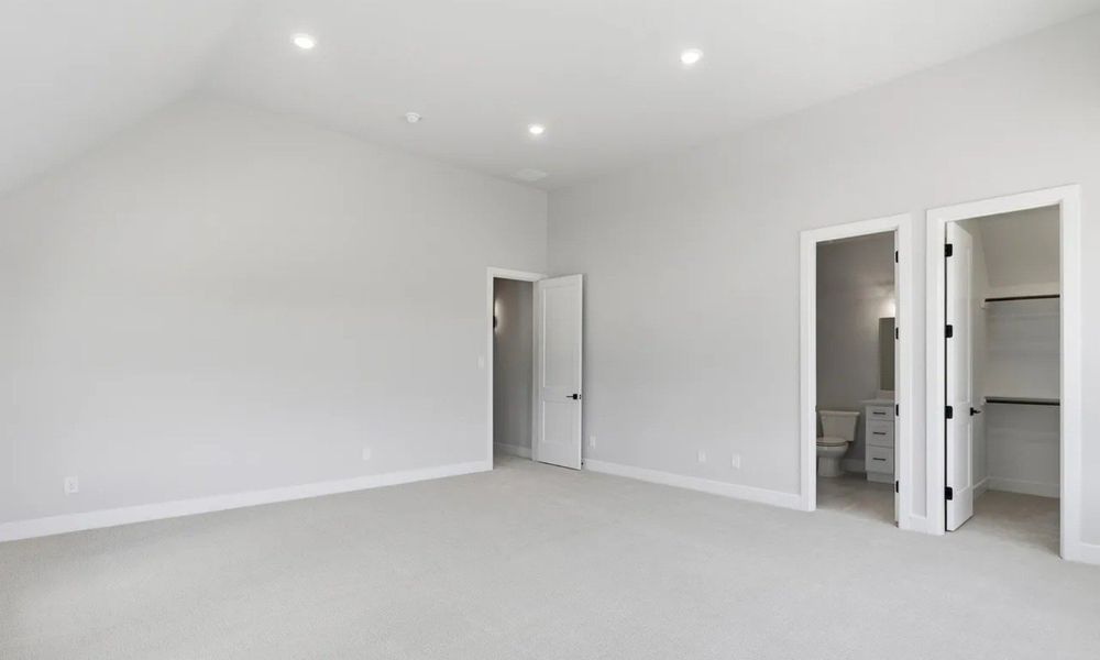 Spacious, unfurnished interior of a new home in Capitol Hill, Anna (Image 30).