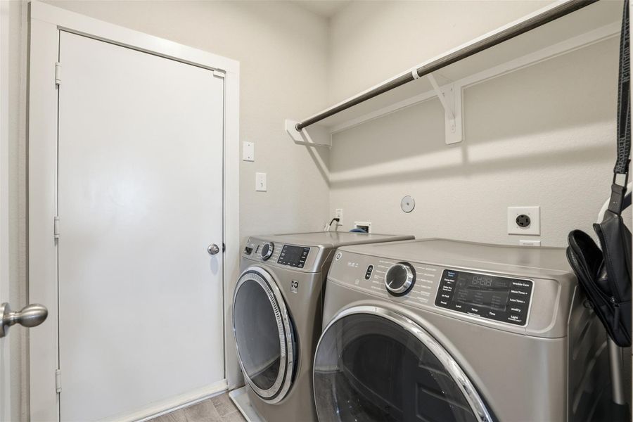 Close-up of interior finishes inside a home in Sheldon Ridge, Houston (Image 20).